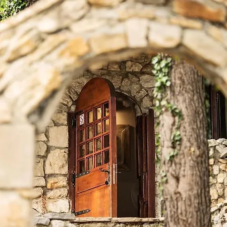 Raos - A Special Stonehouse, Brela